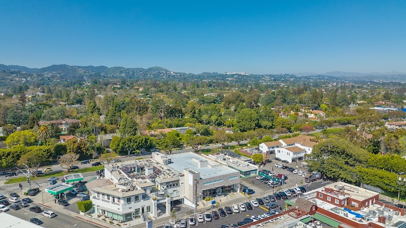 Brentwood Country Cleaners - Laundromat in CA 90049