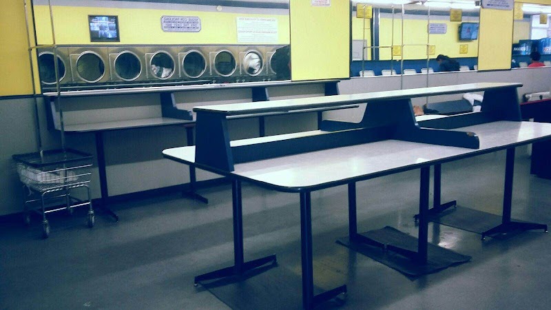DZLaundry - Coin Wash - Laundromat in CA 92504