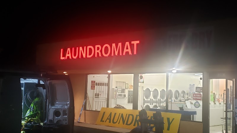 First & Ceasar Chavez Laundromat - Laundromat in CA 93702
