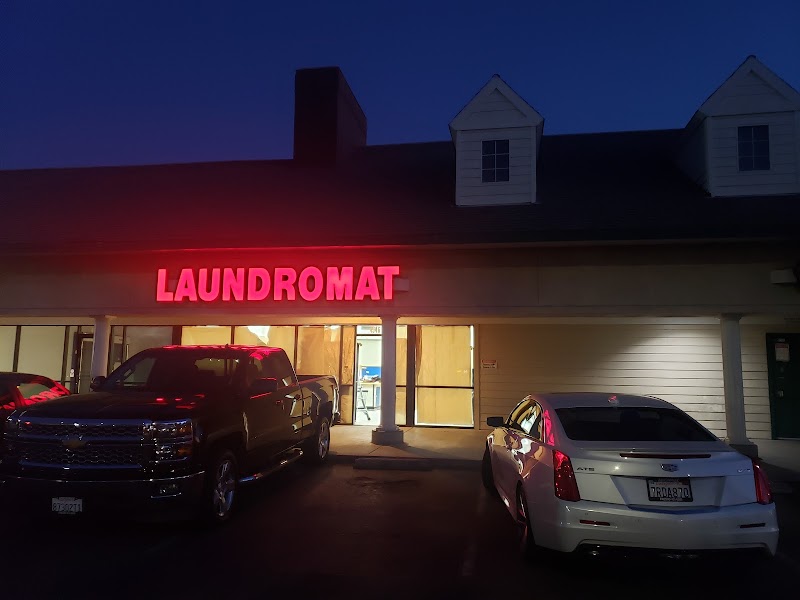 First & Gettysburg Laundromat/7 am - 3 am - Laundromat in CA 93726